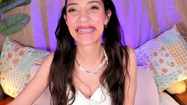 Miss veronicaa2 online show from June 3, 2026, 2:33 pm