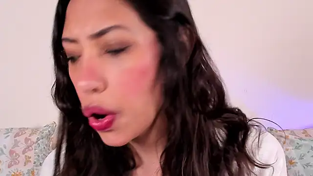 Miss veronicaa2 online show from September 15, 2025, 1:33 pm