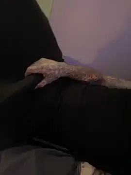 Snapshot of cruz815 chatting on December 4, 2025, 8:08 pm cruz815 online show from December 4, 2025, 8:08 pm