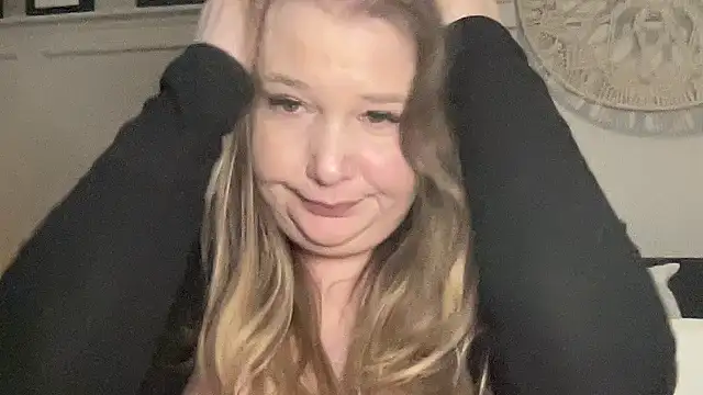 BustyHayleyUk online show from February 12, 2025, 4:00 pm