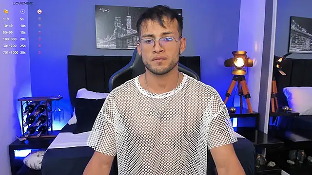 Max Conor1 online show from December 22, 2025, 4:12 am