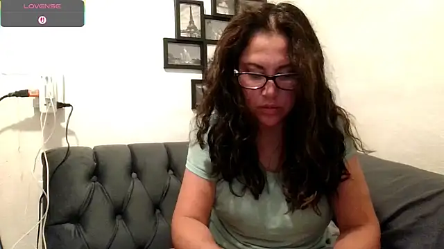 Snapshot of MirandaLatinaLovely chatting on November 18, 2025, 3:37 pm MirandaLatinaLovely online show from November 18, 2025, 3:37 pm