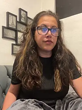 MirandaLatinaLovely online show from December 23, 2025, 3:39 am