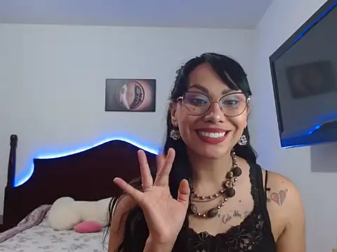 AloLovely  online show from May 6, 2026, 11:53 pm