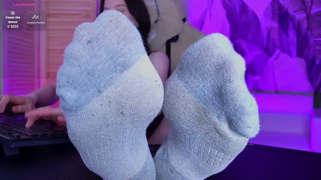 MilaStoyne online show from April 18, 2026, 8:27 am