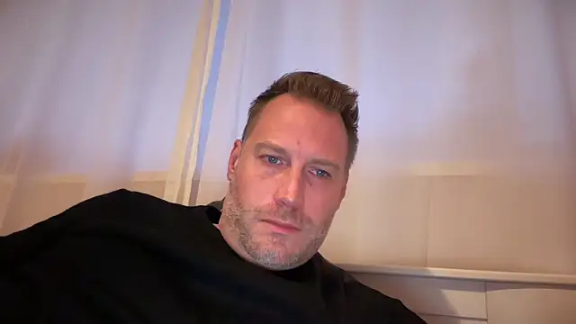 Snapshot of Christian87xxx chatting on November 6, 2025, 3:49 pm Christian87xxx online show from November 6, 2025, 3:49 pm