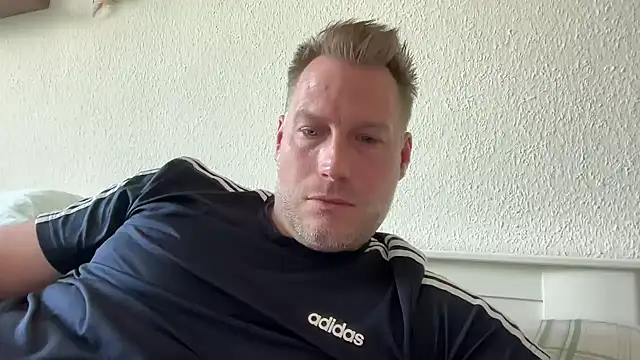 Christian87xxx online show from May 3, 2026, 10:53 am