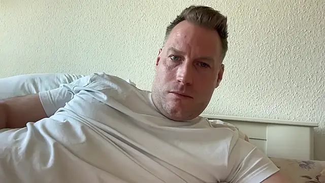 Christian87xxx online show from April 28, 2026, 4:55 pm