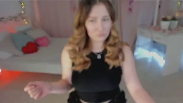 Snapshot of MaryWaddell chatting on February 19, 2025, 8:52 pm MaryWaddell online show from February 19, 2025, 8:52 pm