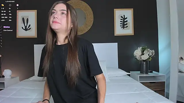 AlannaRussell  online show from November 9, 2025, 8:02 pm