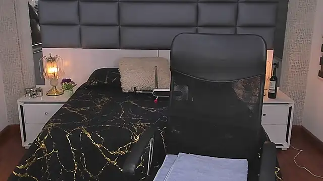 Nohemi louse online show from January 14, 2026, 7:06 pm