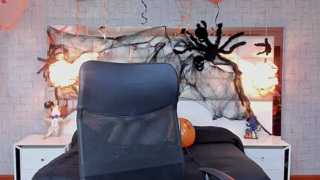 Nohemi louse online show from October 31, 2025, 7:10 pm