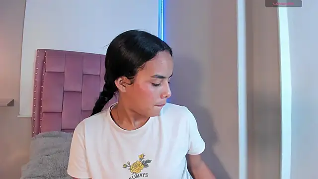 Roxy Stonee online show from April 20, 2026, 7:26 pm