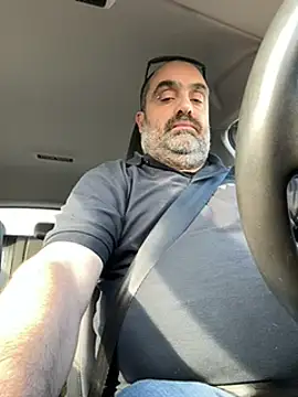 fuocovivo4 online show from February 14, 2025, 2:44 pm