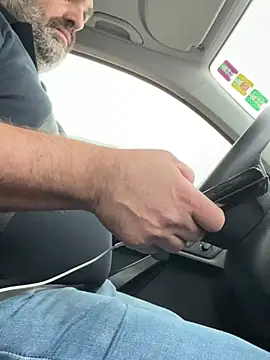 fuocovivo4 online show from February 11, 2025, 3:51 pm