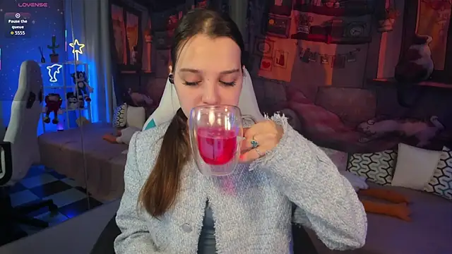 kaisajenner online show from November 30, 2025, 5:14 pm