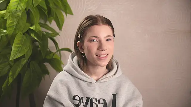 Snapshot of FeliceDendy chatting on February 2, 2025, 10:46 am FeliceDendy online show from February 2, 2025, 10:46 am