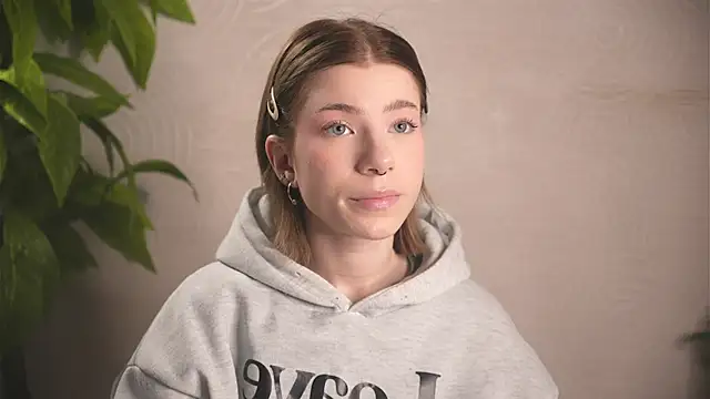 Snapshot of FeliceDendy chatting on February 2, 2025, 7:41 am FeliceDendy online show from February 2, 2025, 7:41 am