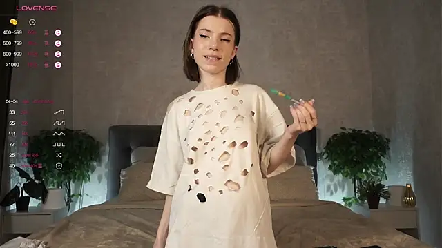 Snapshot of FeliceDendy chatting on February 18, 2025, 1:44 pm FeliceDendy online show from February 18, 2025, 1:44 pm