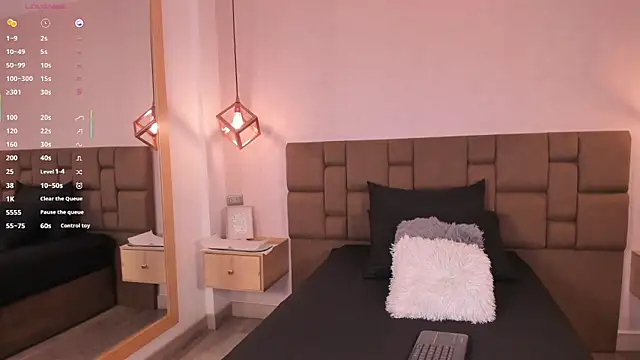 Nikki vega online show from October 9, 2025, 4:24 am