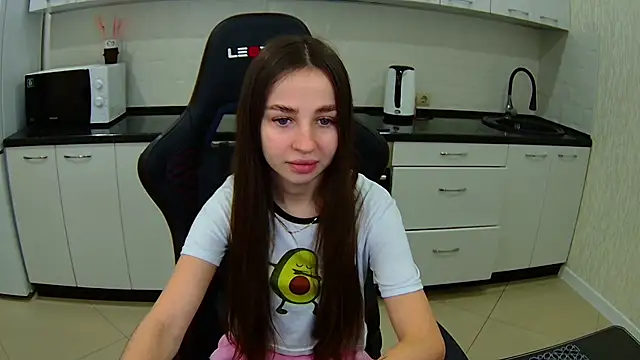 Snapshot of Kami_lovely chatting on February 16, 2025, 7:16 pm Kami lovely online show from February 16, 2025, 7:16 pm
