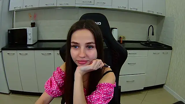 Snapshot of Kami_lovely chatting on February 8, 2025, 10:19 pm Kami lovely online show from February 8, 2025, 10:19 pm