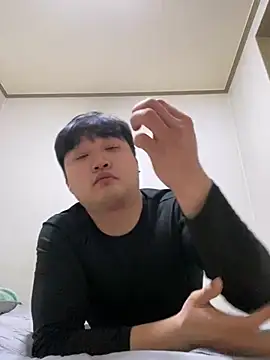 offwhite777 online show from February 5, 2025, 2:48 pm