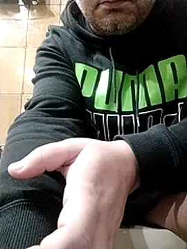 NAvoglia online show from December 4, 2025, 5:12 pm