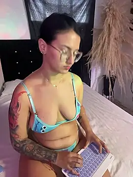 Emma Giraldo online show from January 18, 2026, 10:57 pm