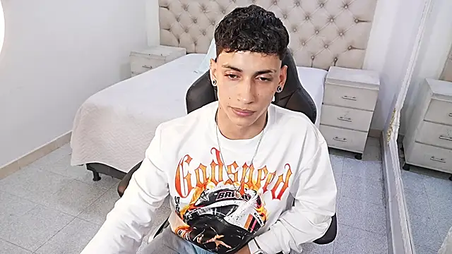 JhoanLeandro online show from March 4, 2026, 5:48 am