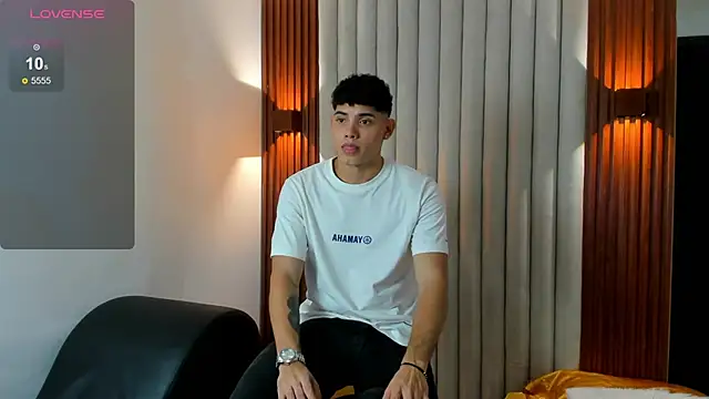 Snapshot of Justin_mack chatting on November 24, 2025, 7:03 pm Justin mack online show from November 24, 2025, 7:03 pm