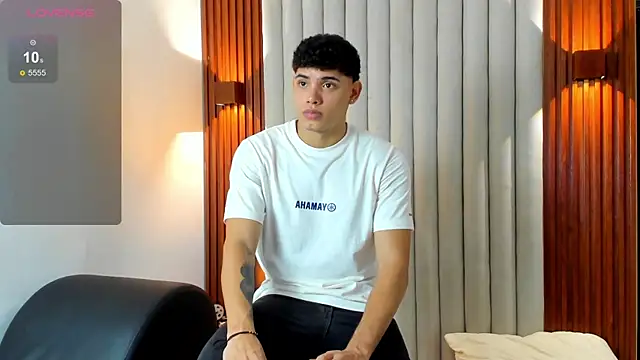 Snapshot of Justin_mack chatting on November 11, 2025, 12:00 pm Justin mack online show from November 11, 2025, 12:00 pm