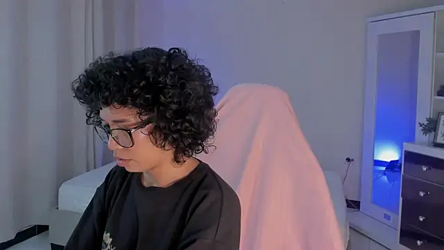 leahaltomm online show from February 11, 2025, 10:47 am