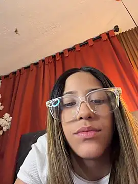 vicky bass online show from December 16, 2025, 5:11 am