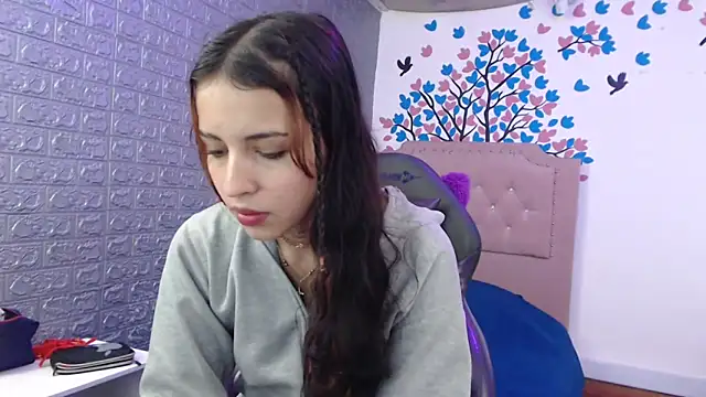 Snapshot of AngelaTurizo chatting on November 5, 2025, 7:00 am AngelaTurizo online show from November 5, 2025, 7:00 am