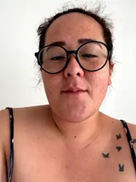 SweetRomina online show from March 5, 2026, 3:52 pm