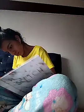 Snapshot of Ariell_Kieran chatting on February 17, 2025, 8:38 pm Ariell Kieran online show from February 17, 2025, 8:38 pm