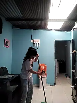 Ariell Kieran online show from April 4, 2026, 7:42 pm