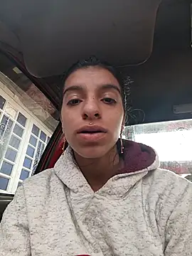 Snapshot of Ariell_Kieran chatting on February 27, 2025, 5:05 pm Ariell Kieran online show from February 27, 2025, 5:05 pm