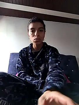 Snapshot of Ariell_Kieran chatting on March 1, 2025, 2:34 pm Ariell Kieran online show from March 1, 2025, 2:34 pm