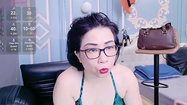 LucianaMe online show from April 19, 2026, 2:23 am