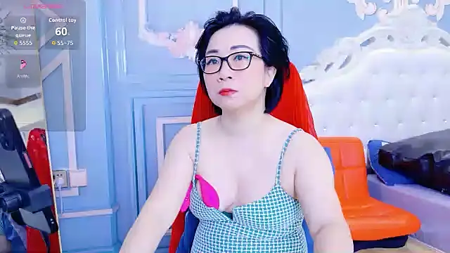 Snapshot of LucianaMe chatting on December 15, 2025, 2:17 am LucianaMe online show from December 15, 2025, 2:17 am