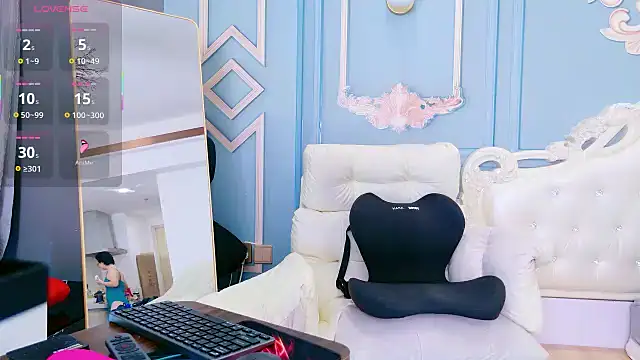 Snapshot of LucianaMe chatting on November 10, 2025, 2:27 am LucianaMe online show from November 10, 2025, 2:27 am