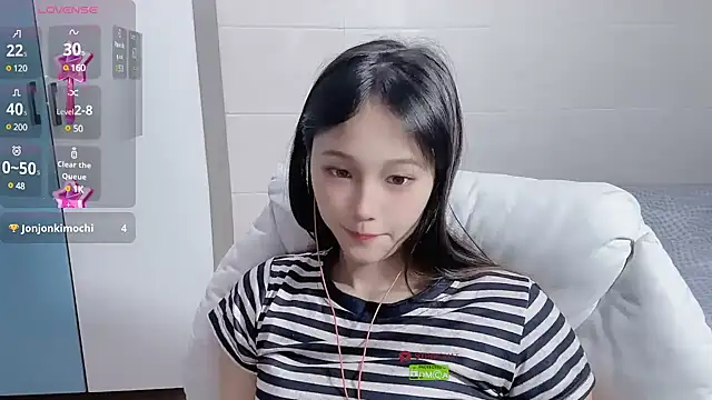 xunian71O online show from February 22, 2025, 1:33 am