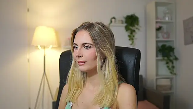 catecrago  online show from December 3, 2025, 1:54 pm