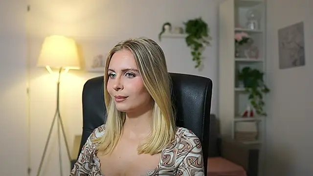 catecrago  online show from October 8, 2025, 1:12 pm