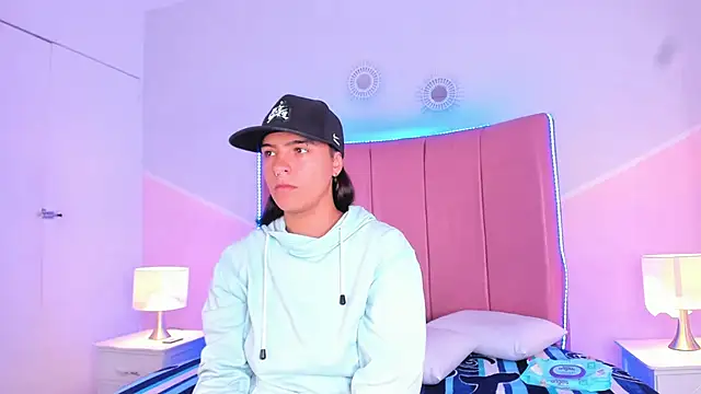 Liiam smith  online show from September 9, 2025, 2:37 pm