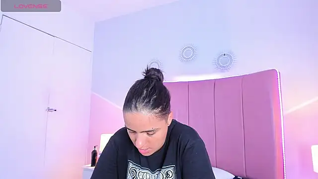 Liiam smith  online show from October 10, 2025, 3:35 pm