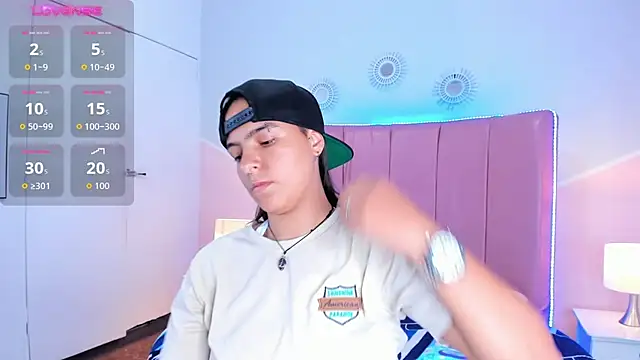 Liiam smith  online show from October 26, 2025, 1:22 pm