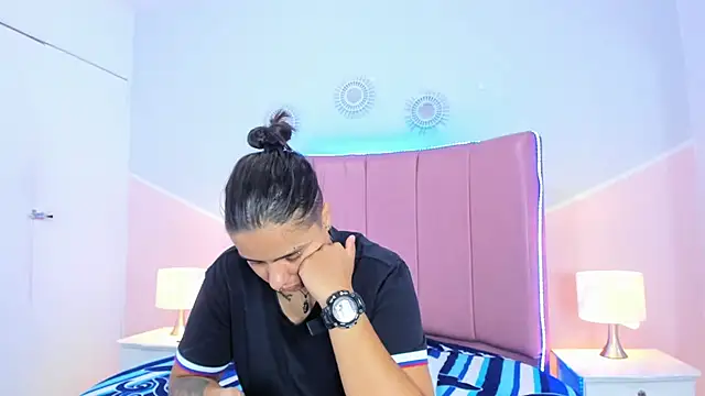 Liiam smith  online show from November 10, 2025, 2:11 pm